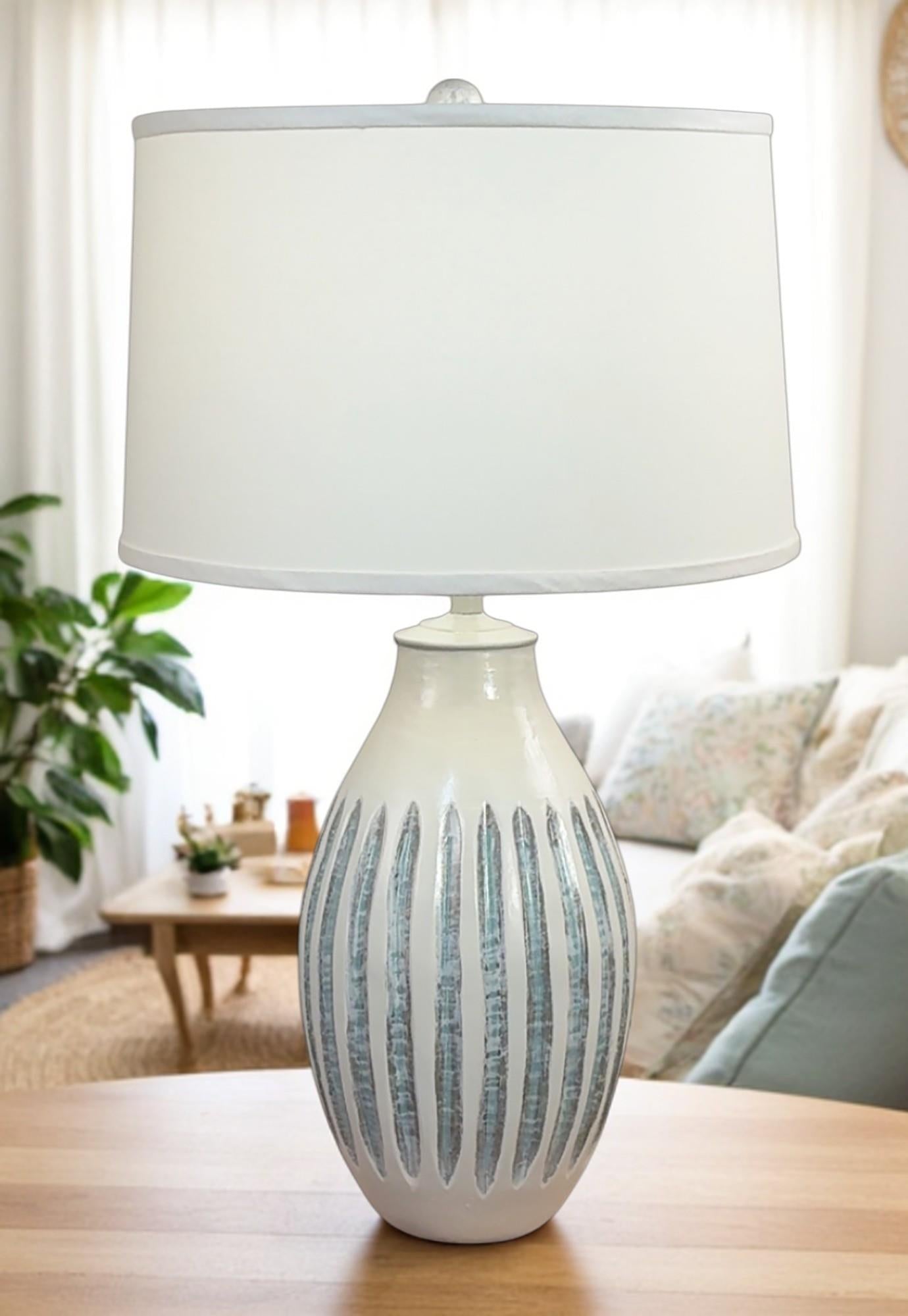 Coast Lamp Manufacturing 30" Weathered Ivory/Moonlight Beach/Shaded Cove Large Vase With Wide Indentions