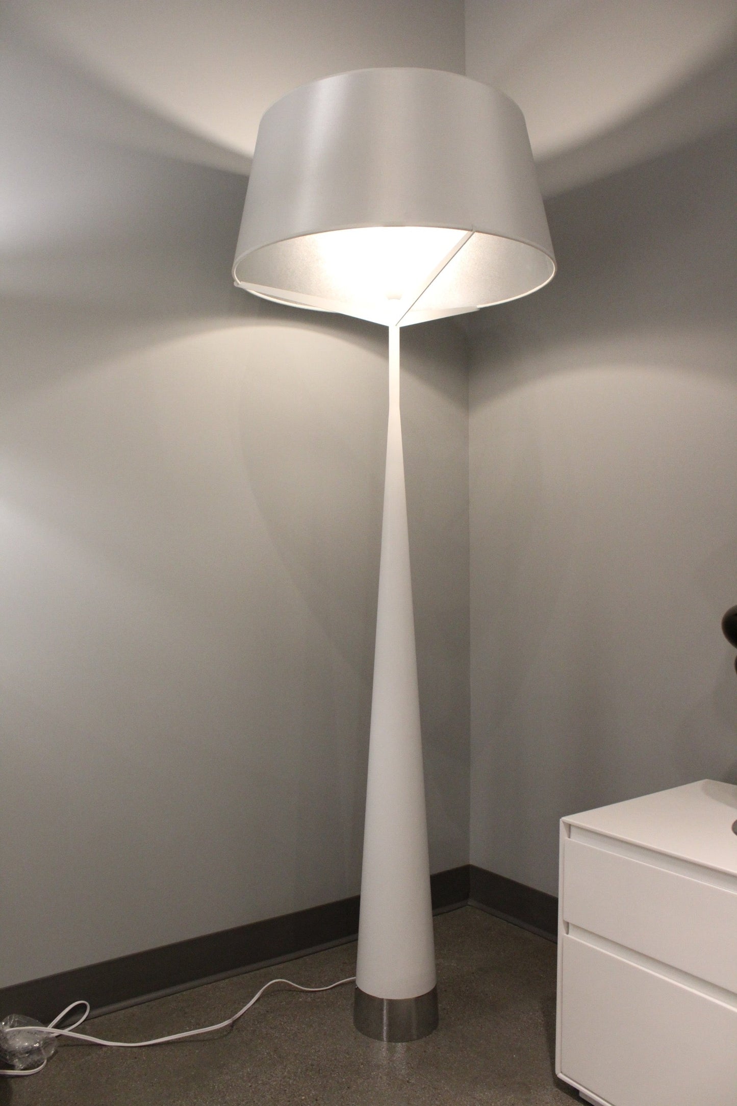 HomeRoots 24" x 24" x 67" Carbon Floor Lamp in White Finish