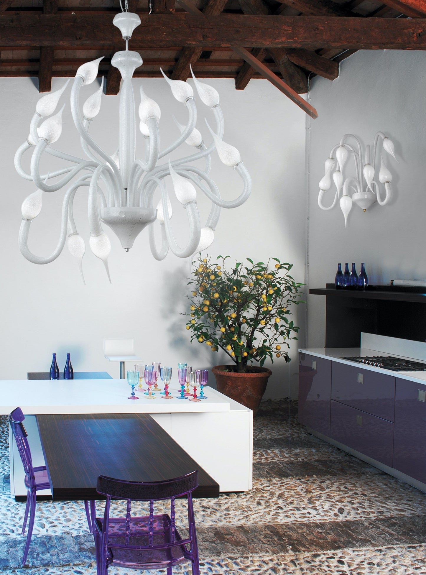 Vetreria Artistica Rosa Universo 18-Lights White Base With White Spike Shade Glass Chandelier