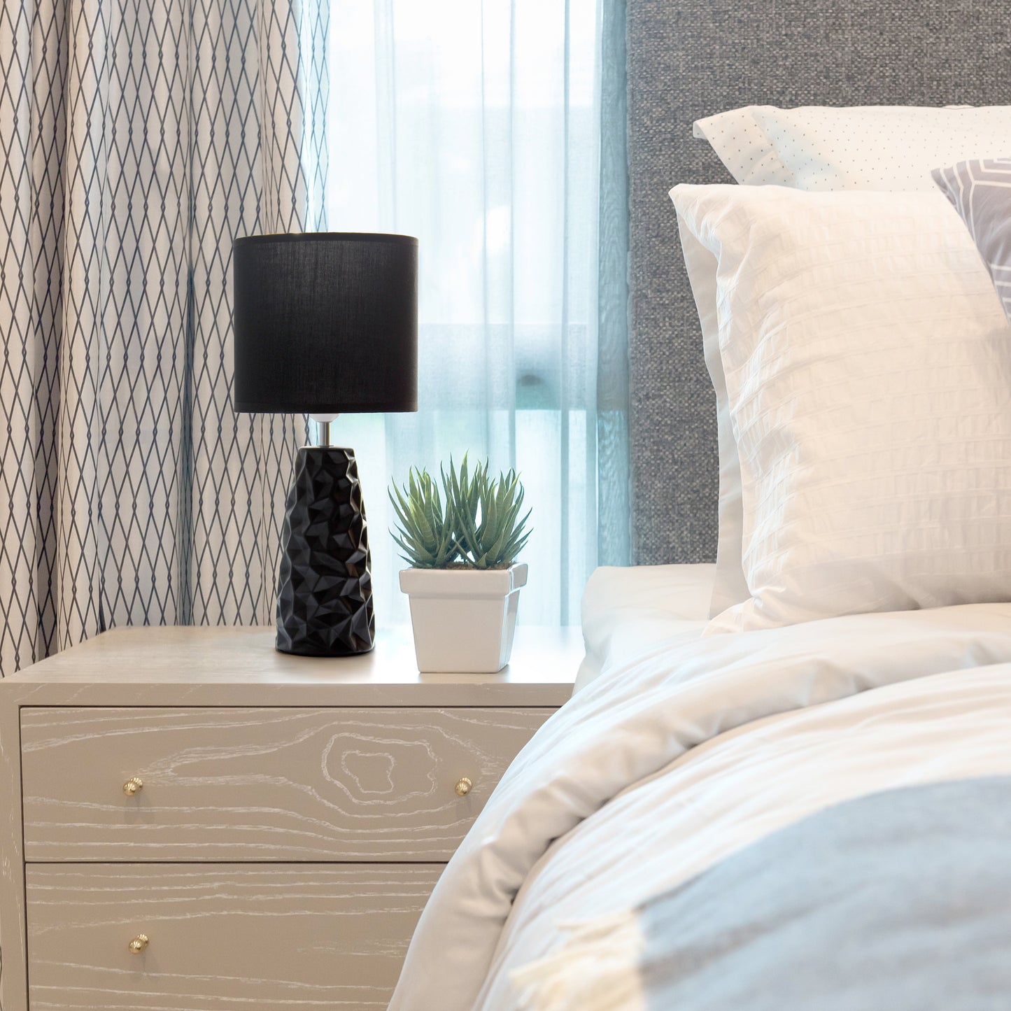 All The Rages Simple Designs Black Sculpted Ceramic Table Lamp