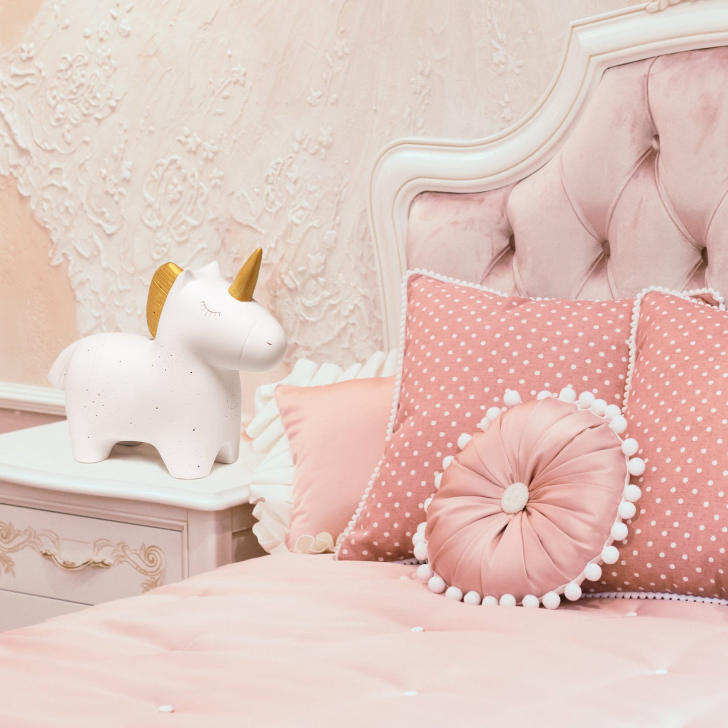 All The Rages Simple Designs Porcelain Unicorn Shaped Table Lamp