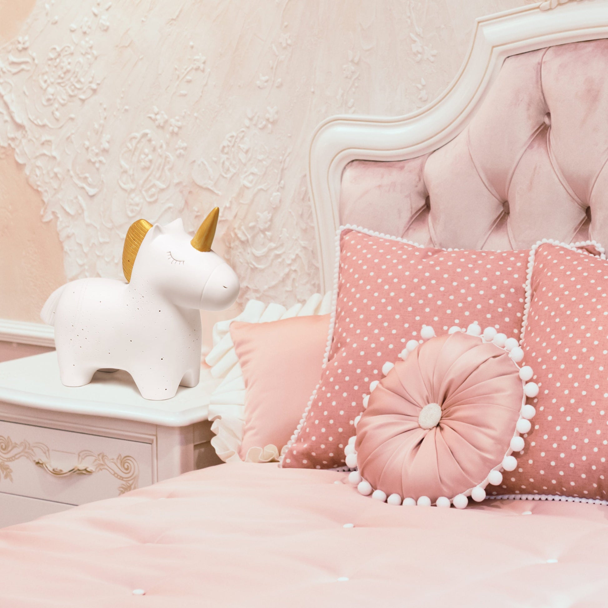 All The Rages Simple Designs Porcelain Unicorn Shaped Table Lamp