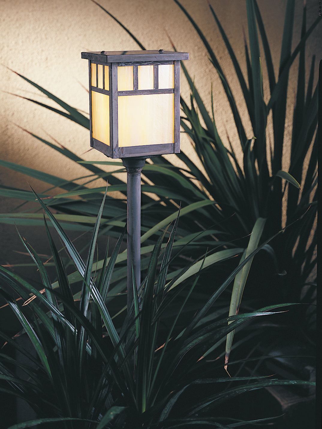 Arroyo Craftsman Huntington 4" Slate Low Voltage Stem Mount With Off White Glass