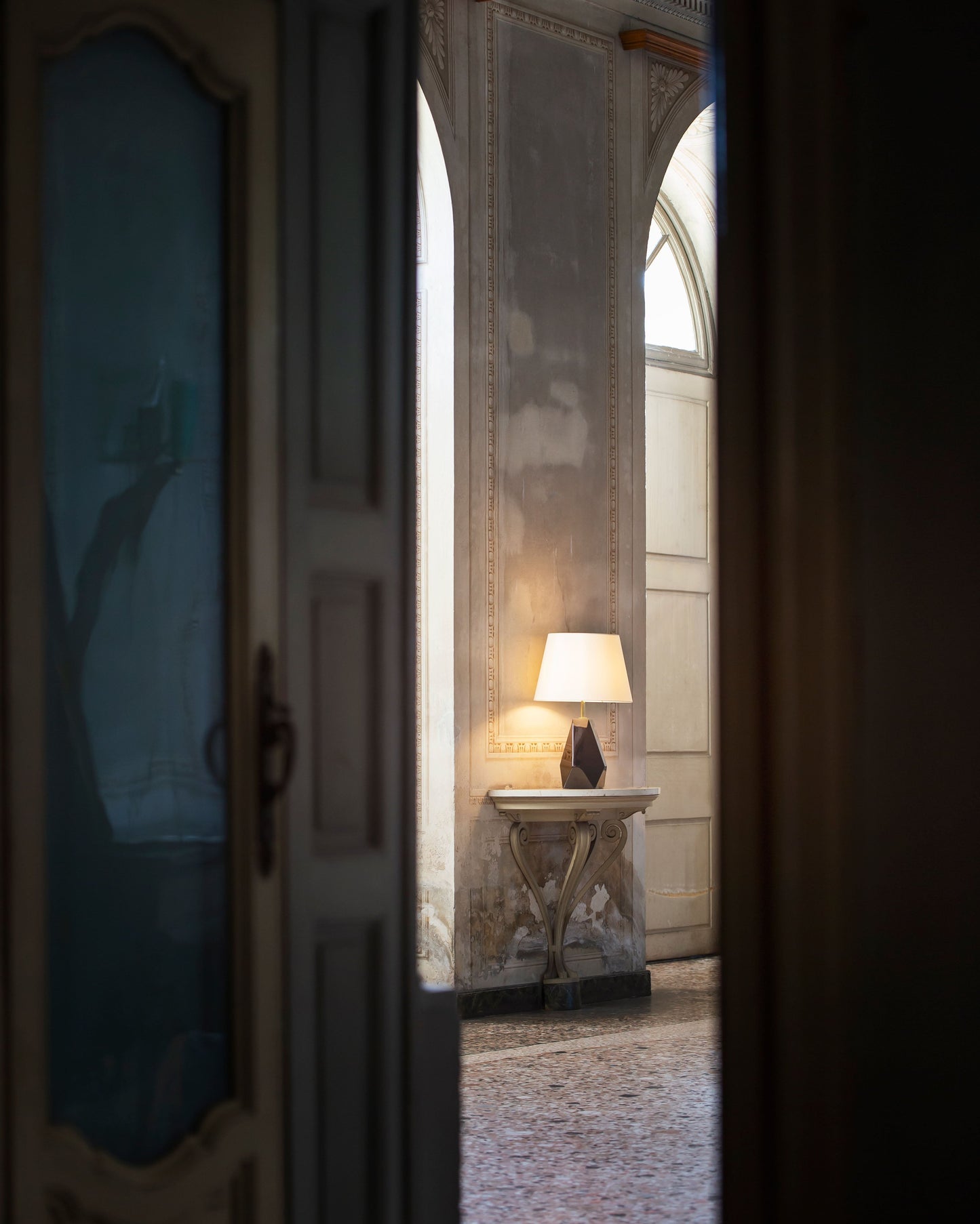 G.Luce Gea Glossy Black Maple Table Lamp With Percaline Shade