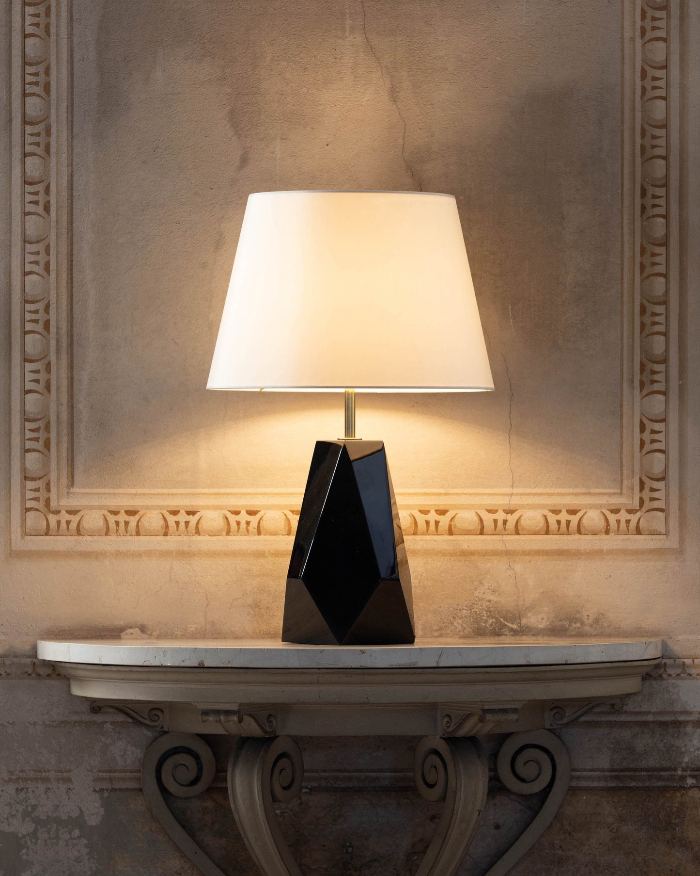 G.Luce Gea Glossy Black Maple Table Lamp With Percaline Shade