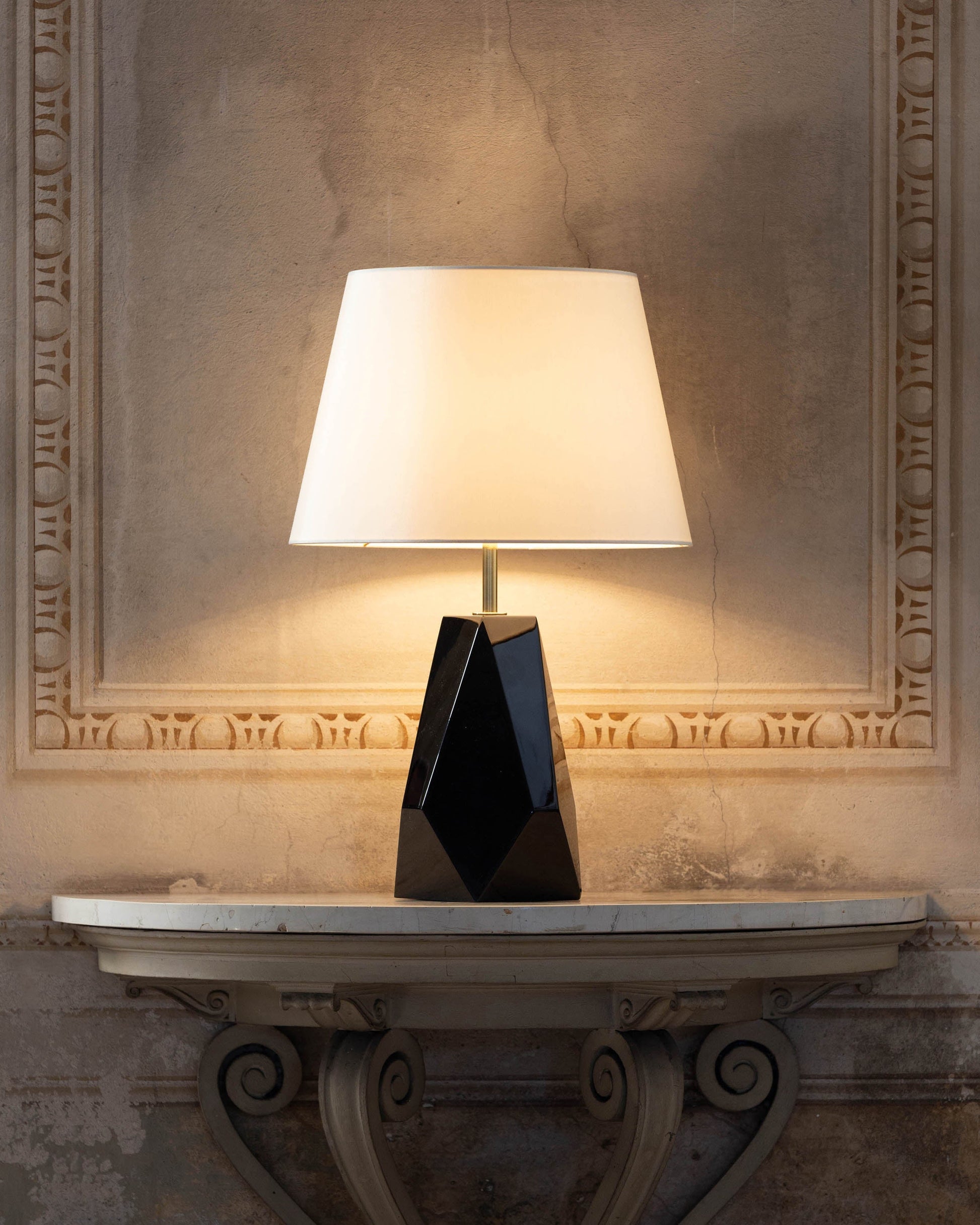 G.Luce Gea Glossy Black Maple Table Lamp With Percaline Shade