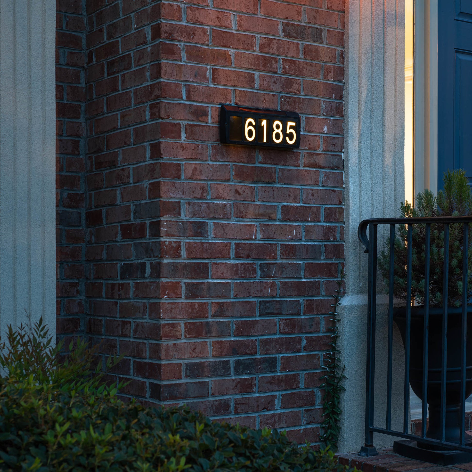 Gama Sonic Solar Address Sign in Black with Dual Color LEDs