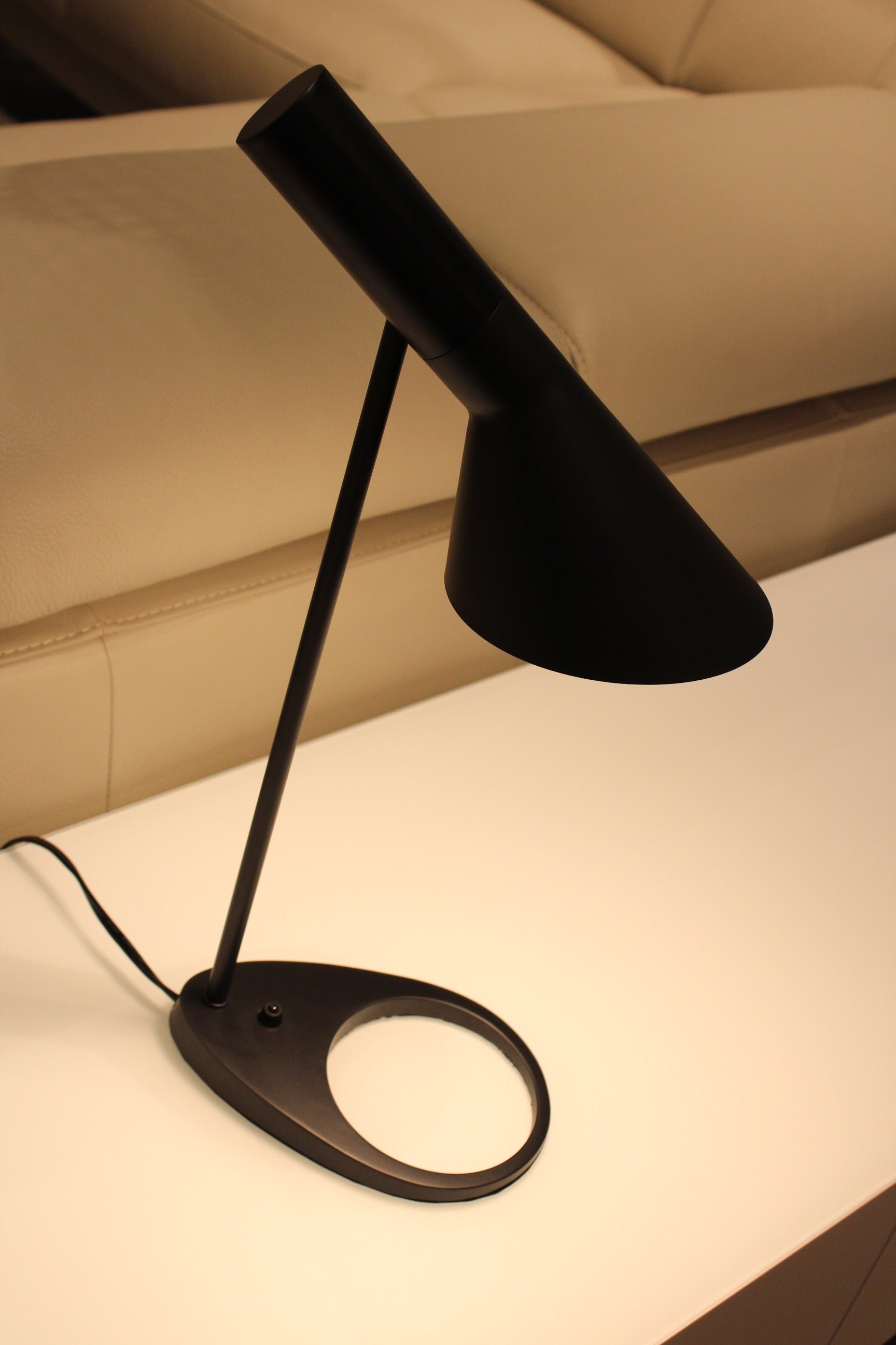 HomeRoots 14" x 22" Metal Table Lamp in Black Finish