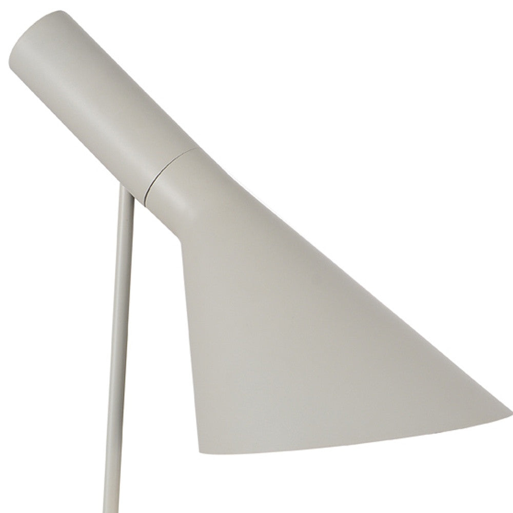 HomeRoots 14" x 22" Metal Table Lamp in White Finish