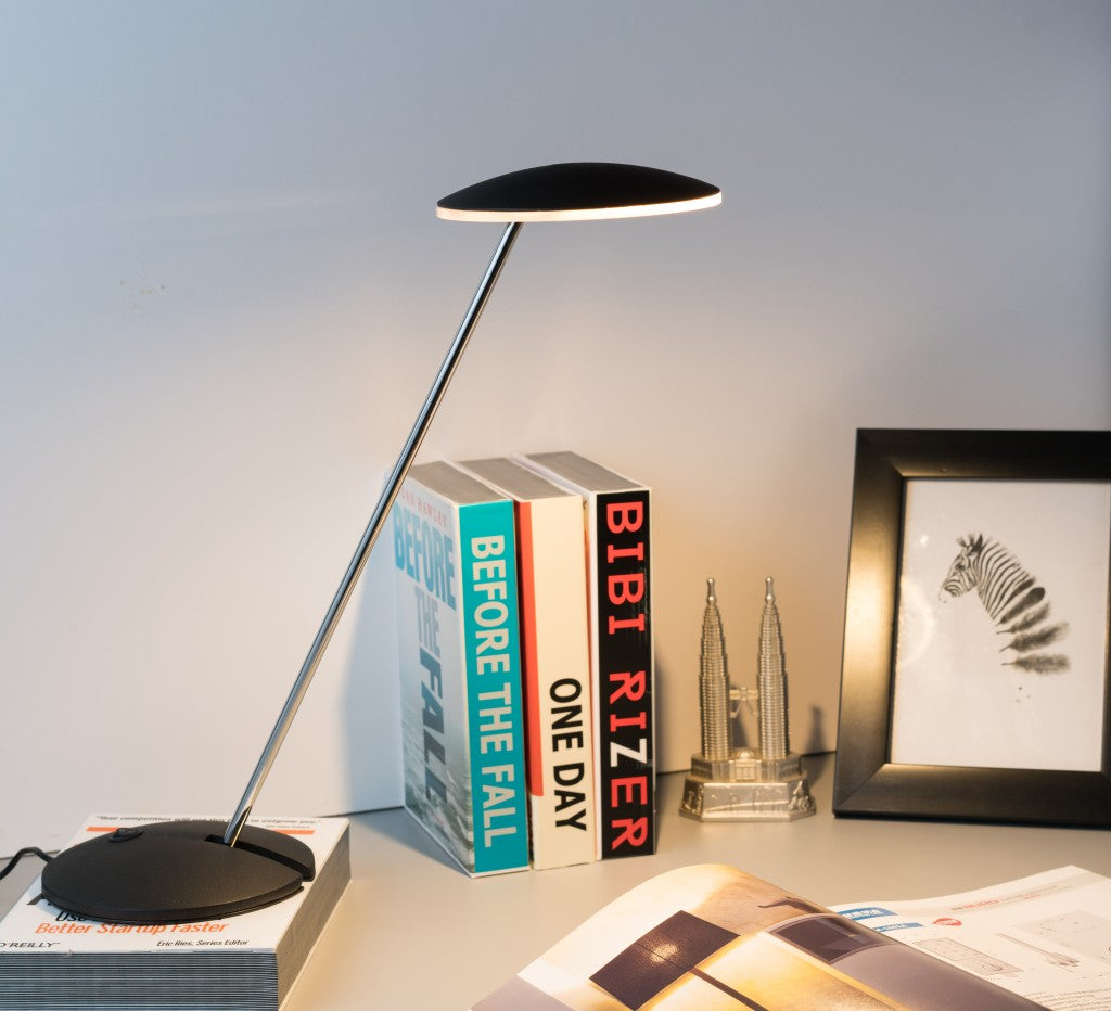 HomeRoots 15" Desk Lamp With Flat Shade and Black Metal Finish