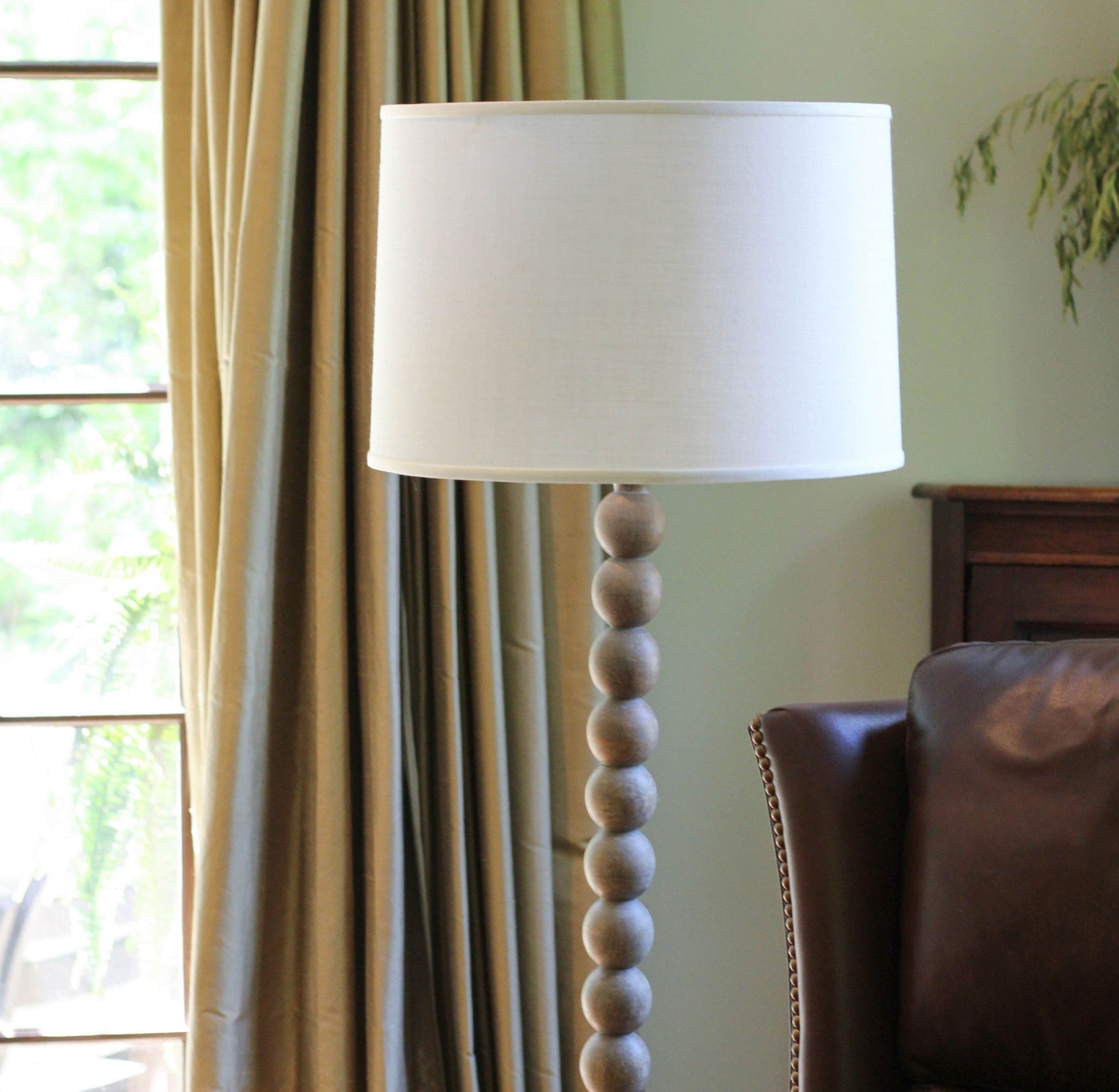 HomeRoots 17" Throwback Drum Linen Lampshade in White Finish