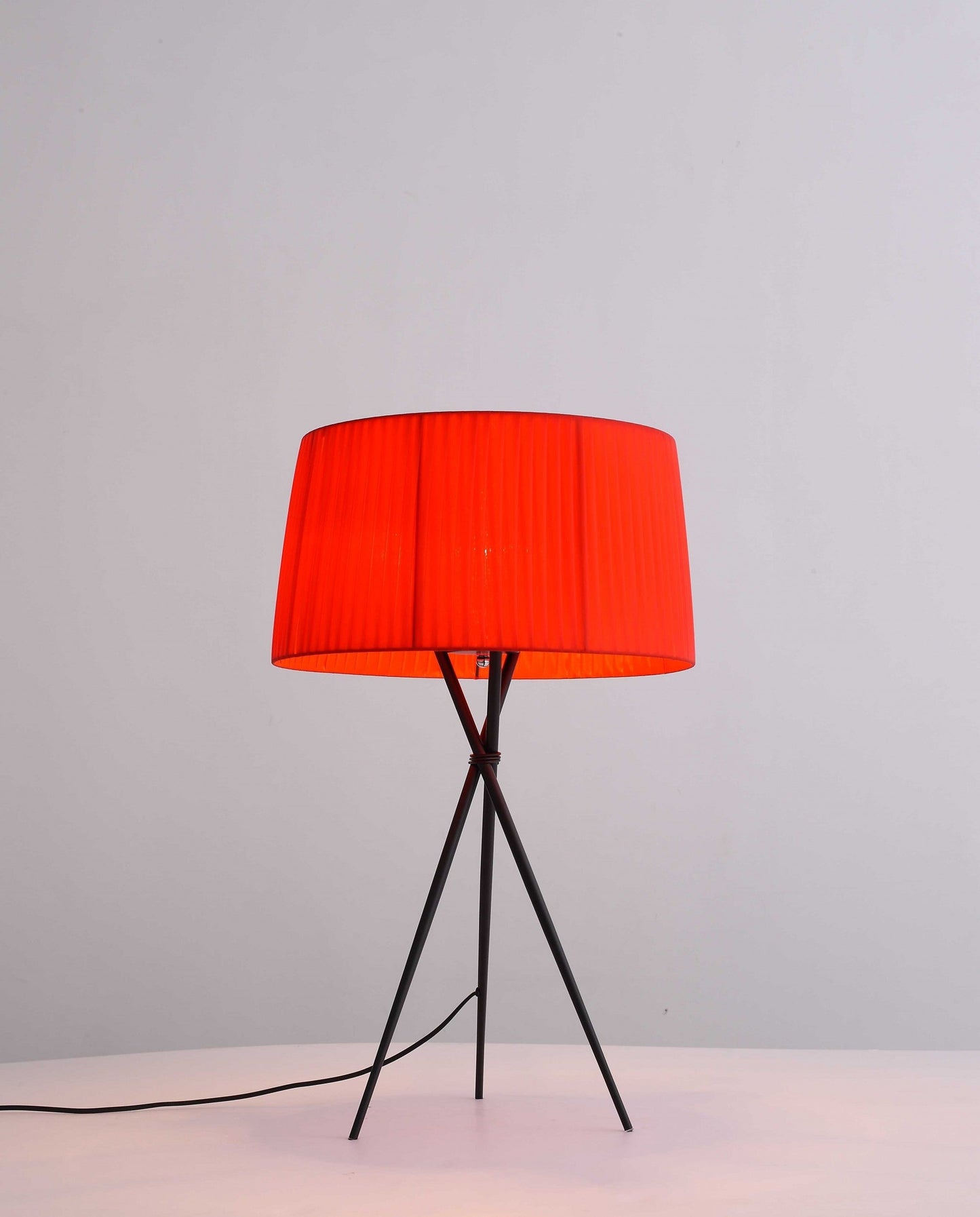 HomeRoots 18" x 18" x 29.5" Carbon Steel Table Lamp With Red Finish
