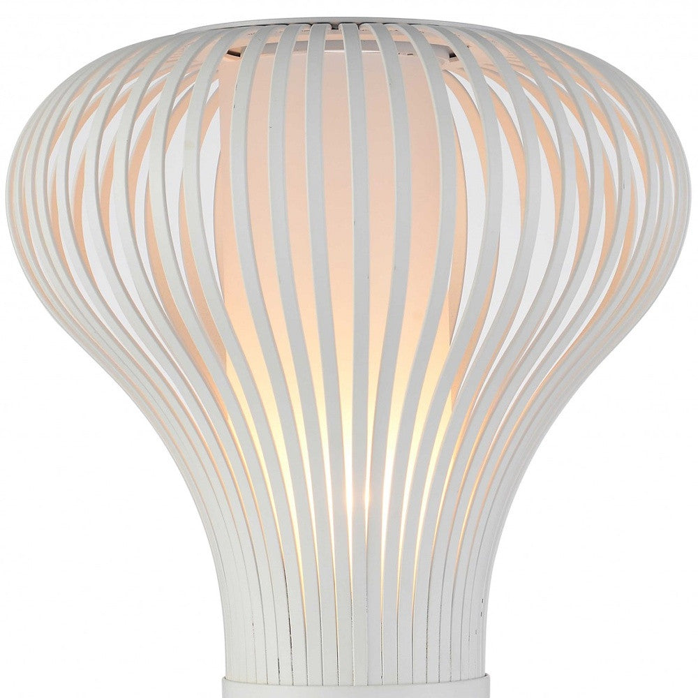 HomeRoots 18.5" x 18.5" x 25" Carbon Steel Table Lamp in White Finish