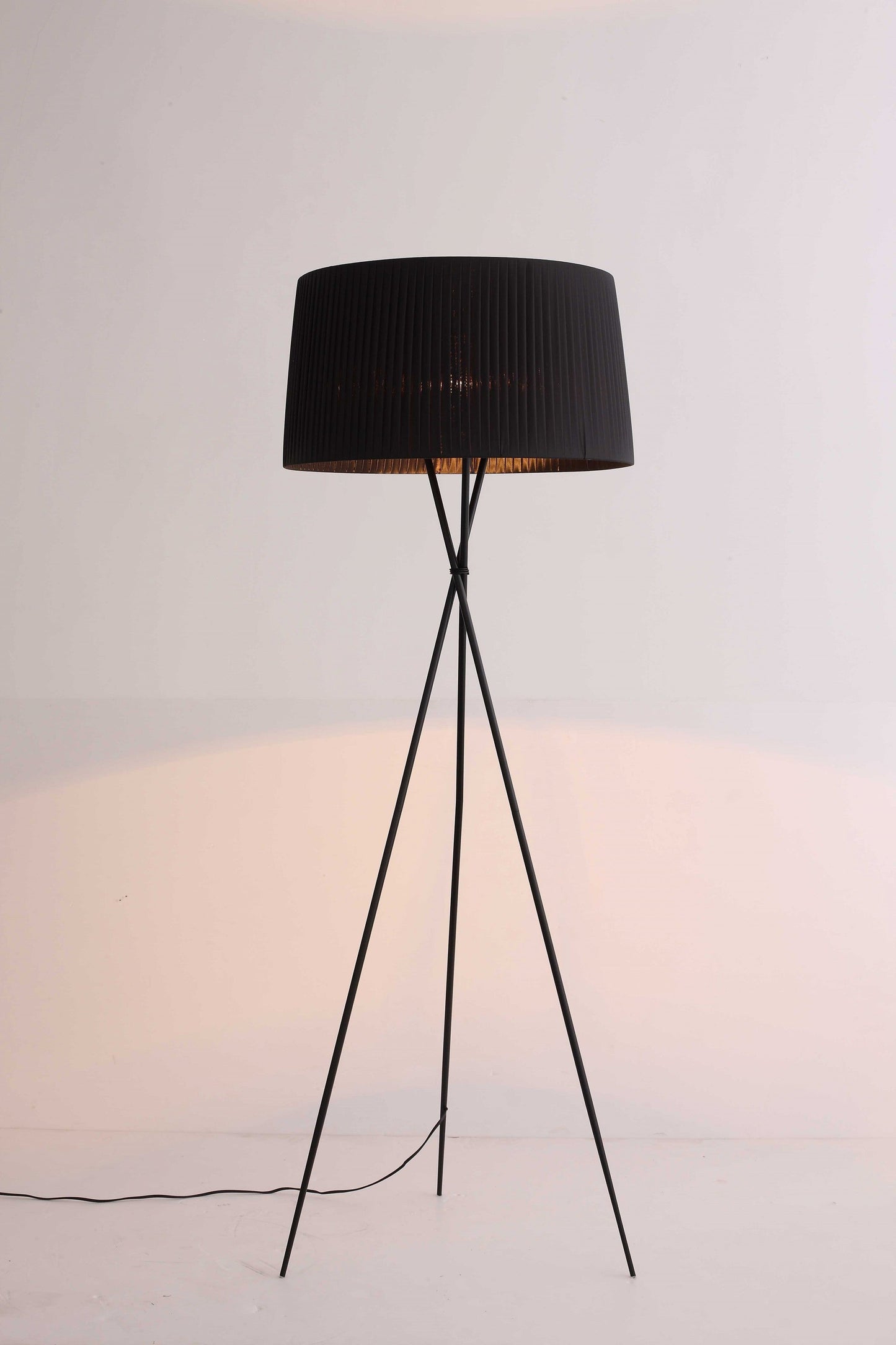 HomeRoots 20" x 20" x 69" Floor Lamp With Black Carbon Finish