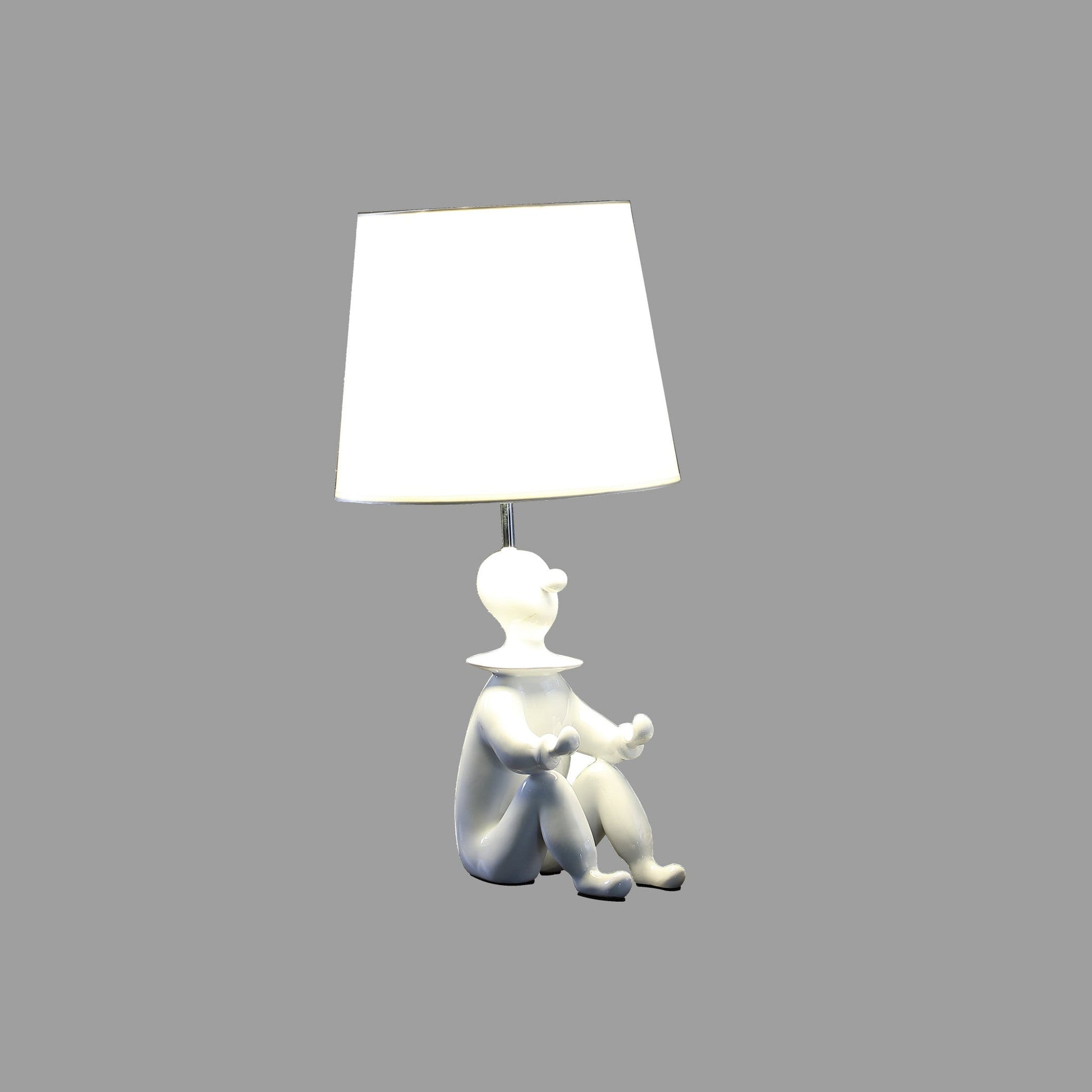 HomeRoots 21" White Sculptural Desk Lamp in White Finish