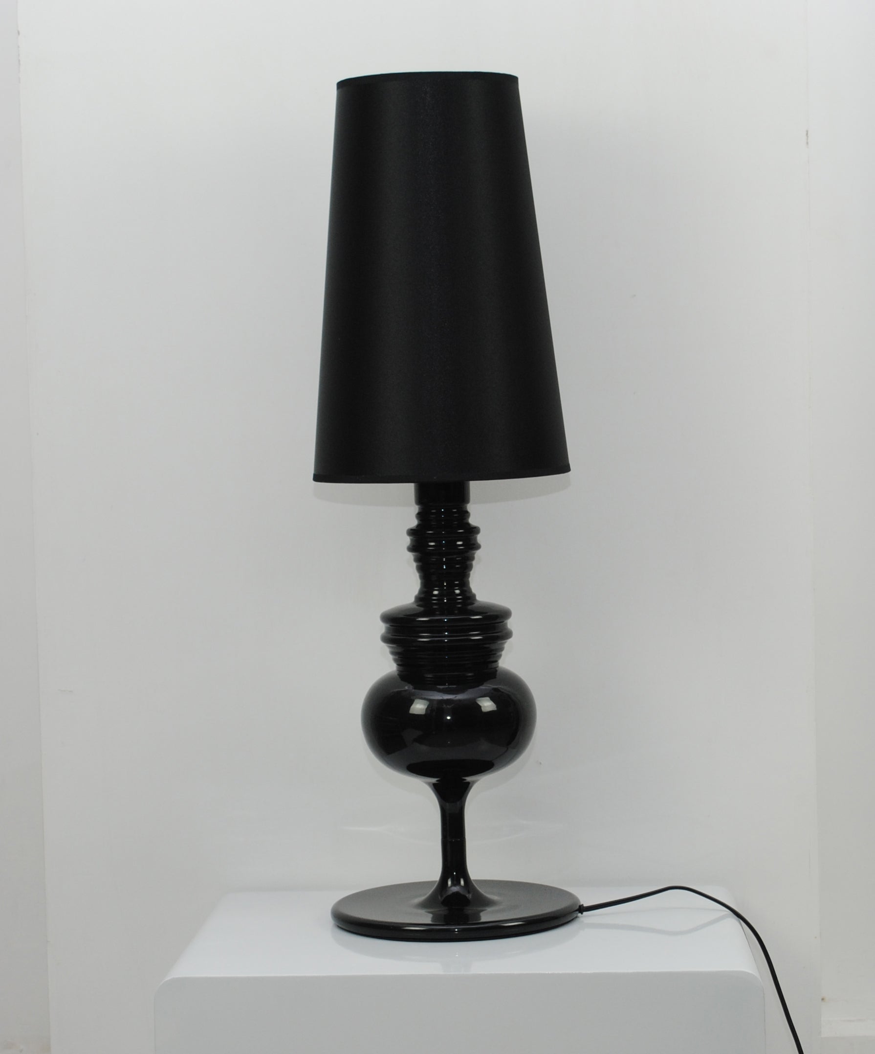 HomeRoots 7" x 7" x 22" Carbon Steel Table Lamp in Black Finish