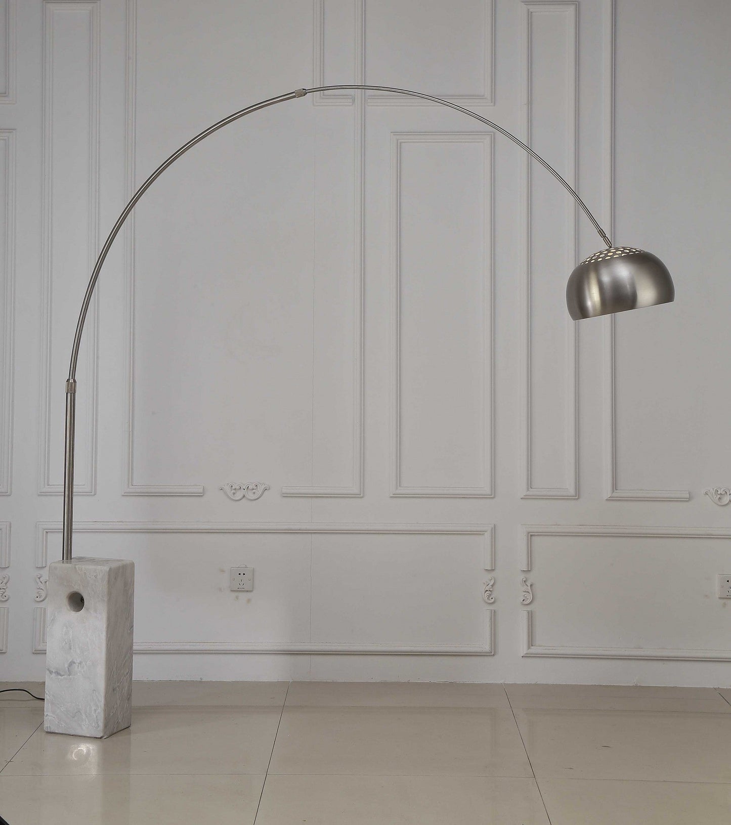 HomeRoots 75" x 79" Aluminum Floor Lamp in White Finish