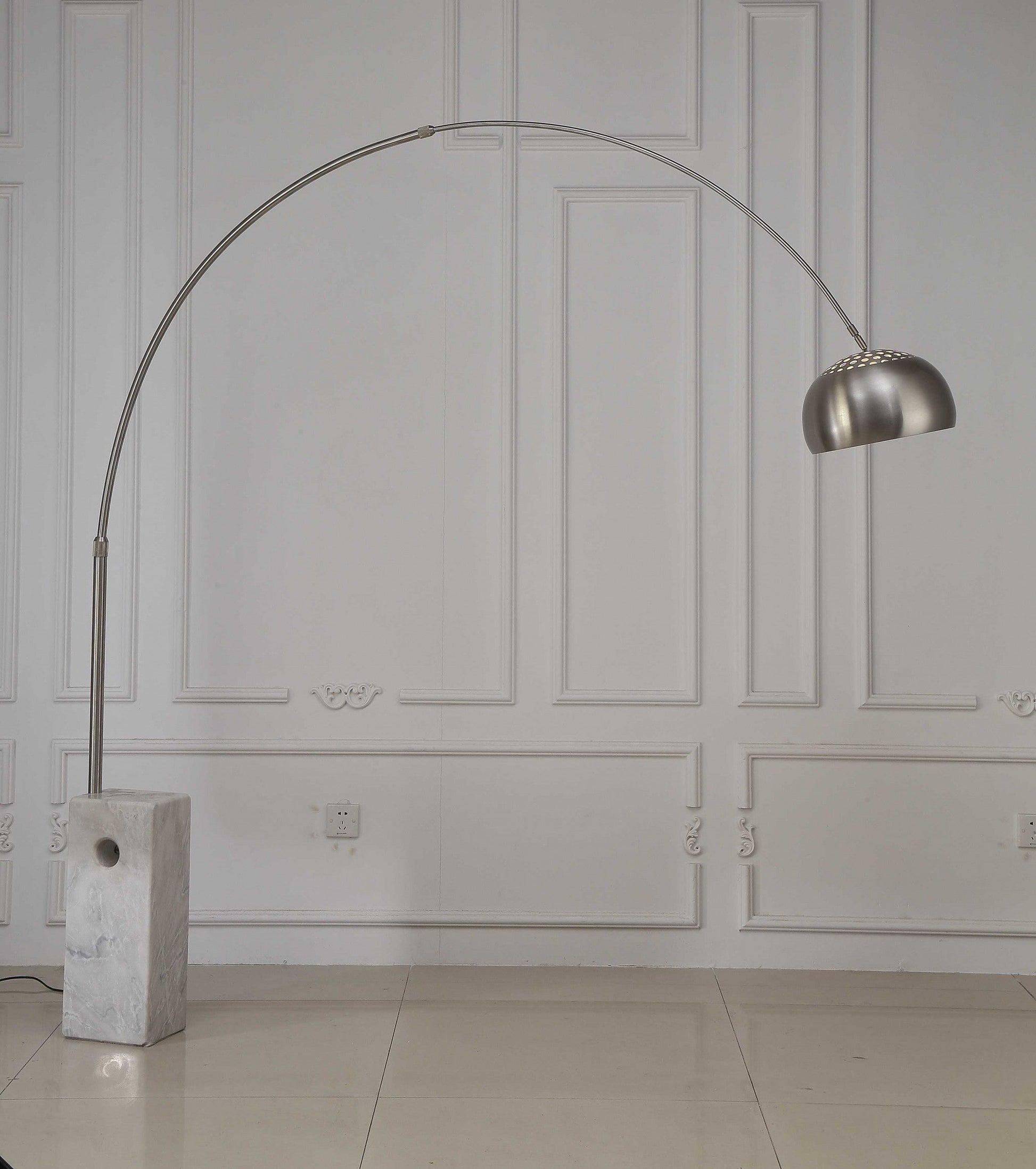 HomeRoots 75" x 79" Aluminum Floor Lamp in White Finish