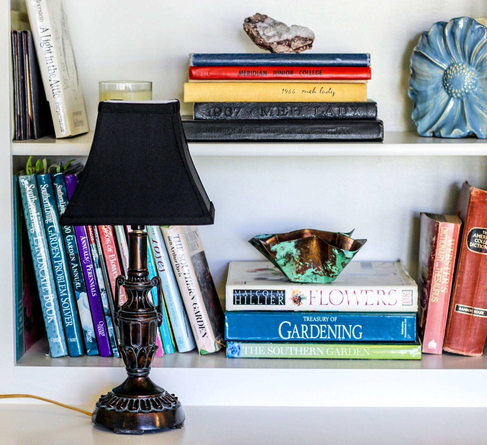 HomeRoots 8" Square Bell Shantung Lampshade in Black Finish With White Lining