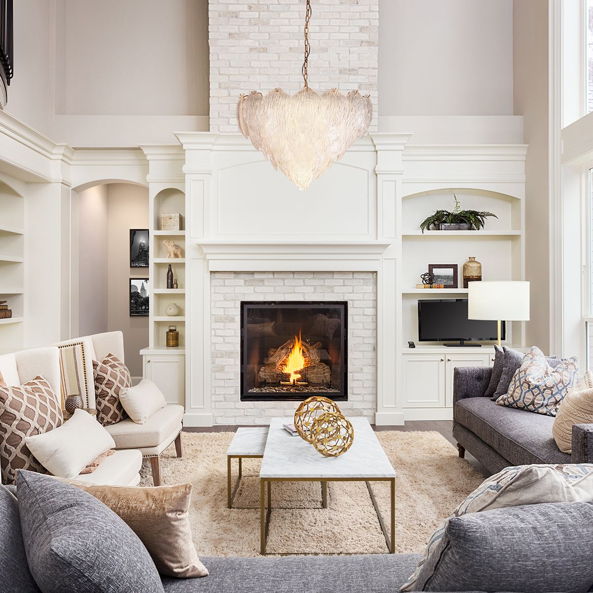 Lucas & McKearn Acanthus 10-Light Distressed Gold Chandelier With Cream Etched Glass Leaf Shade