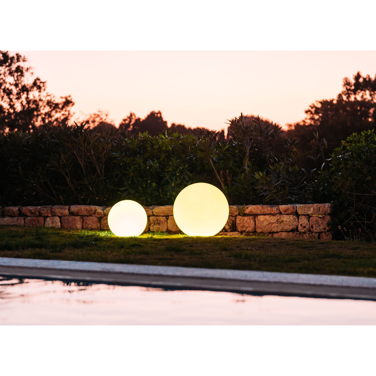 Smart and Green Ball 14" LED Lamp