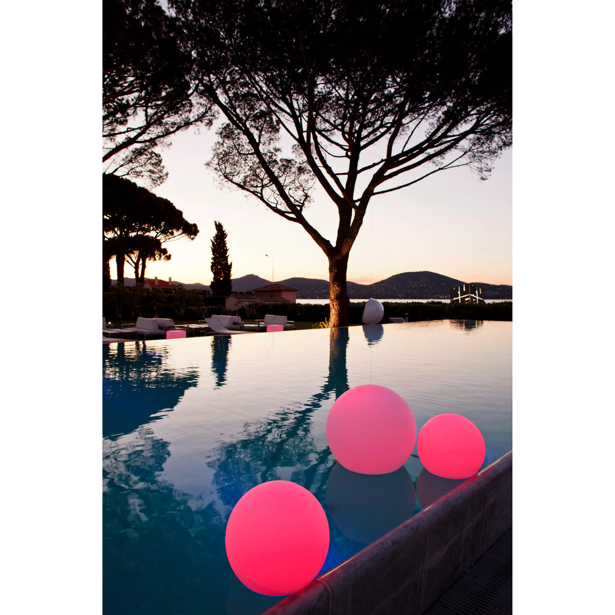 Smart and Green Ball 14" LED Lamp