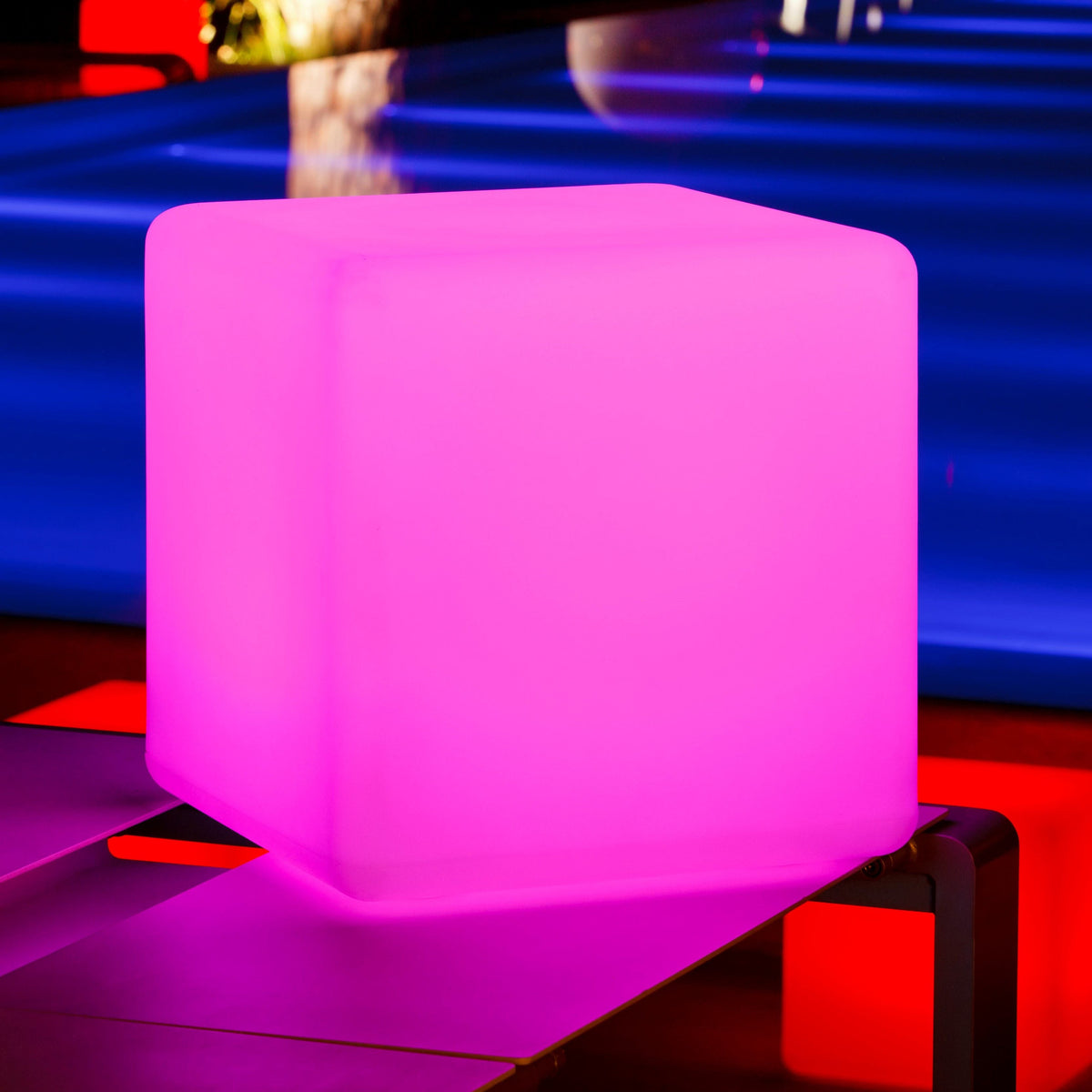 Smart and Green Cube 17" LED Lamp