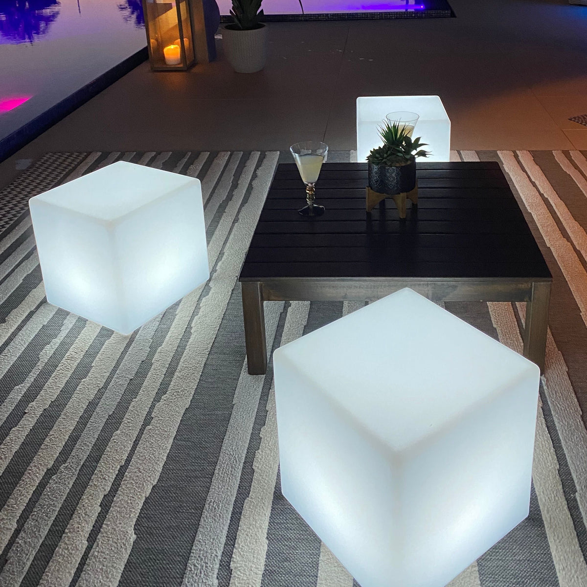 Smart and Green Cube 17" LED Lamp
