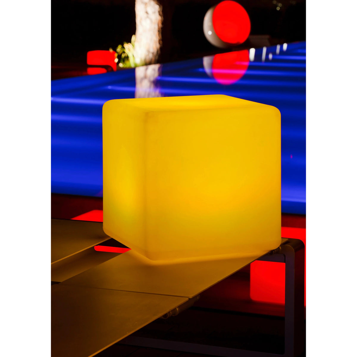 Smart and Green Cube 17" LED Lamp