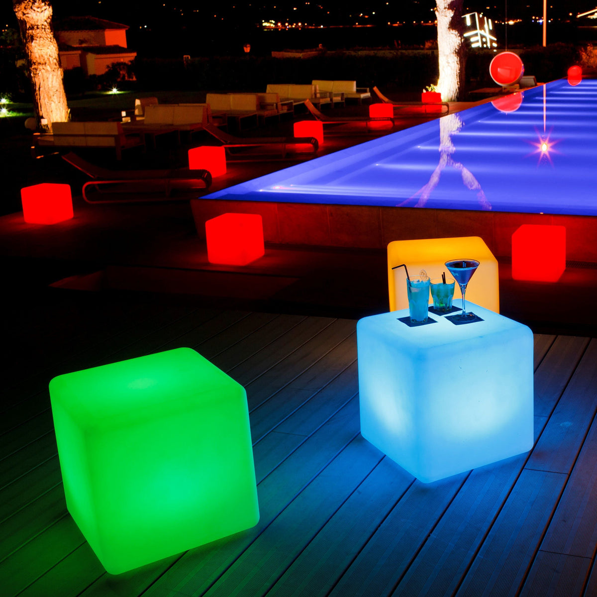 Smart and Green Cube 17" LED Lamp