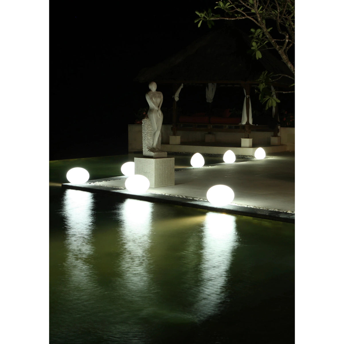 Smart and Green Flatball 20" x 14" LED Lamp