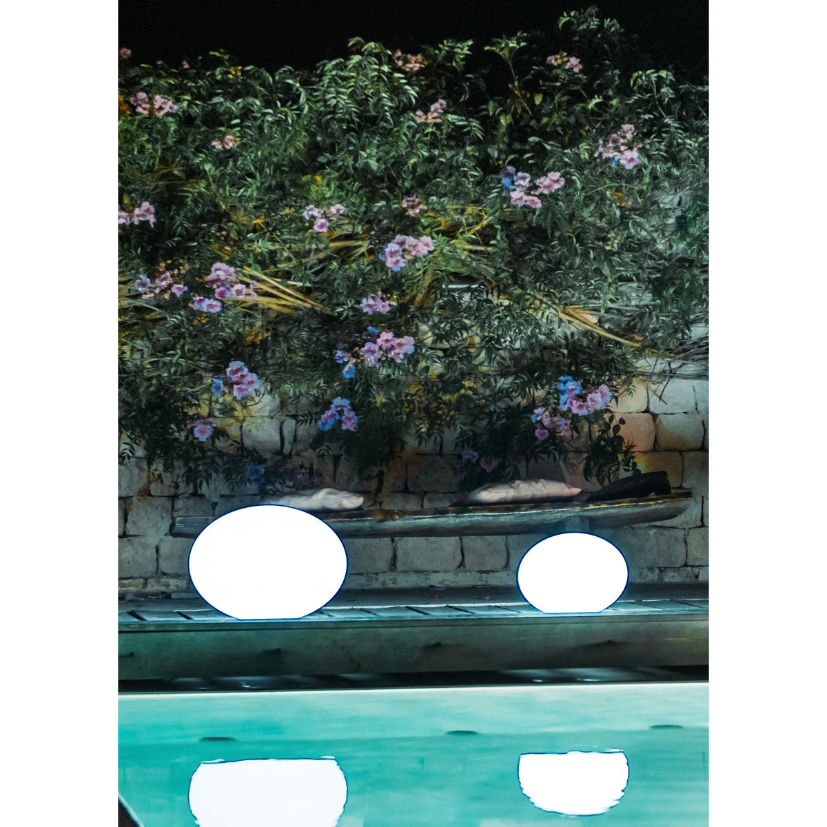 Smart and Green Flatball 20" x 14" LED Lamp