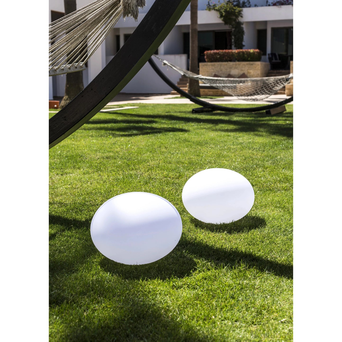 Smart and Green Flatball 6" x 7" LED Ball Lamp