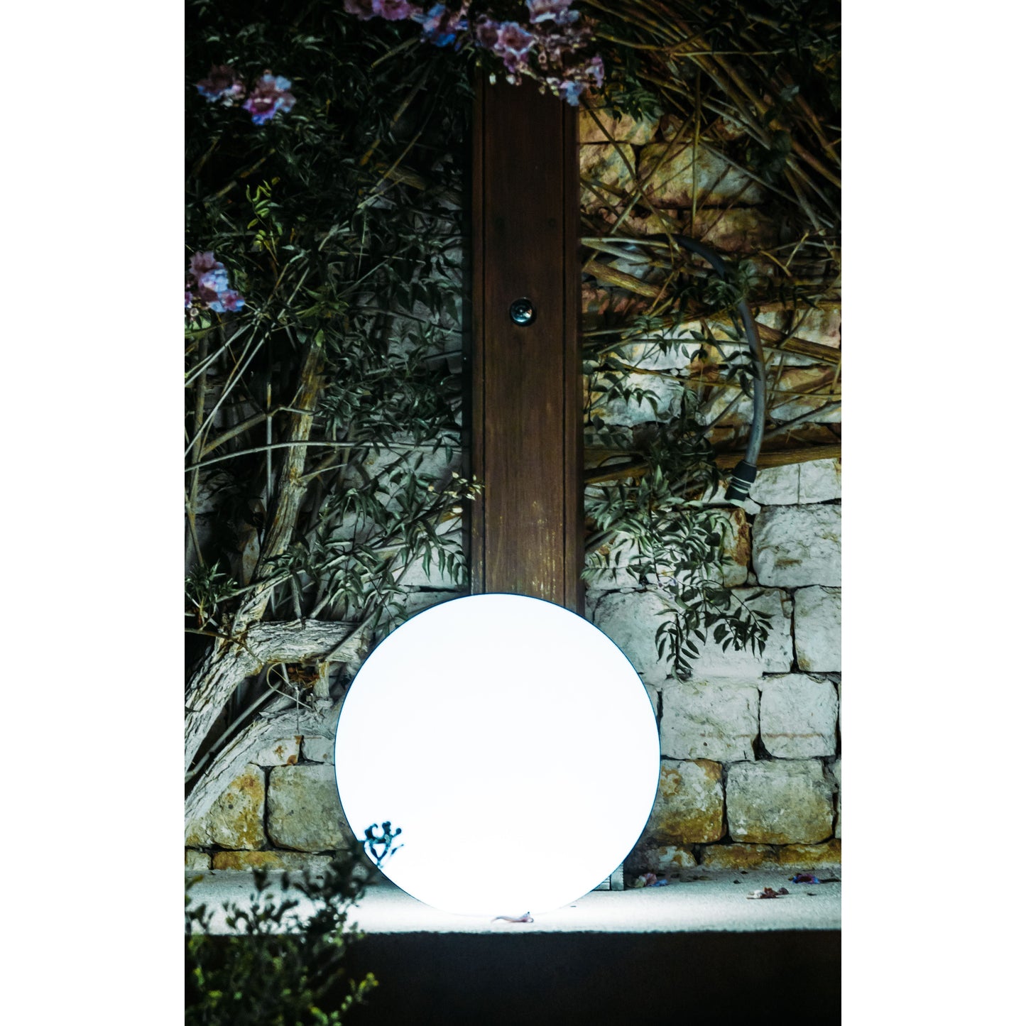 Smart and Green Globe 26" LED Lamp