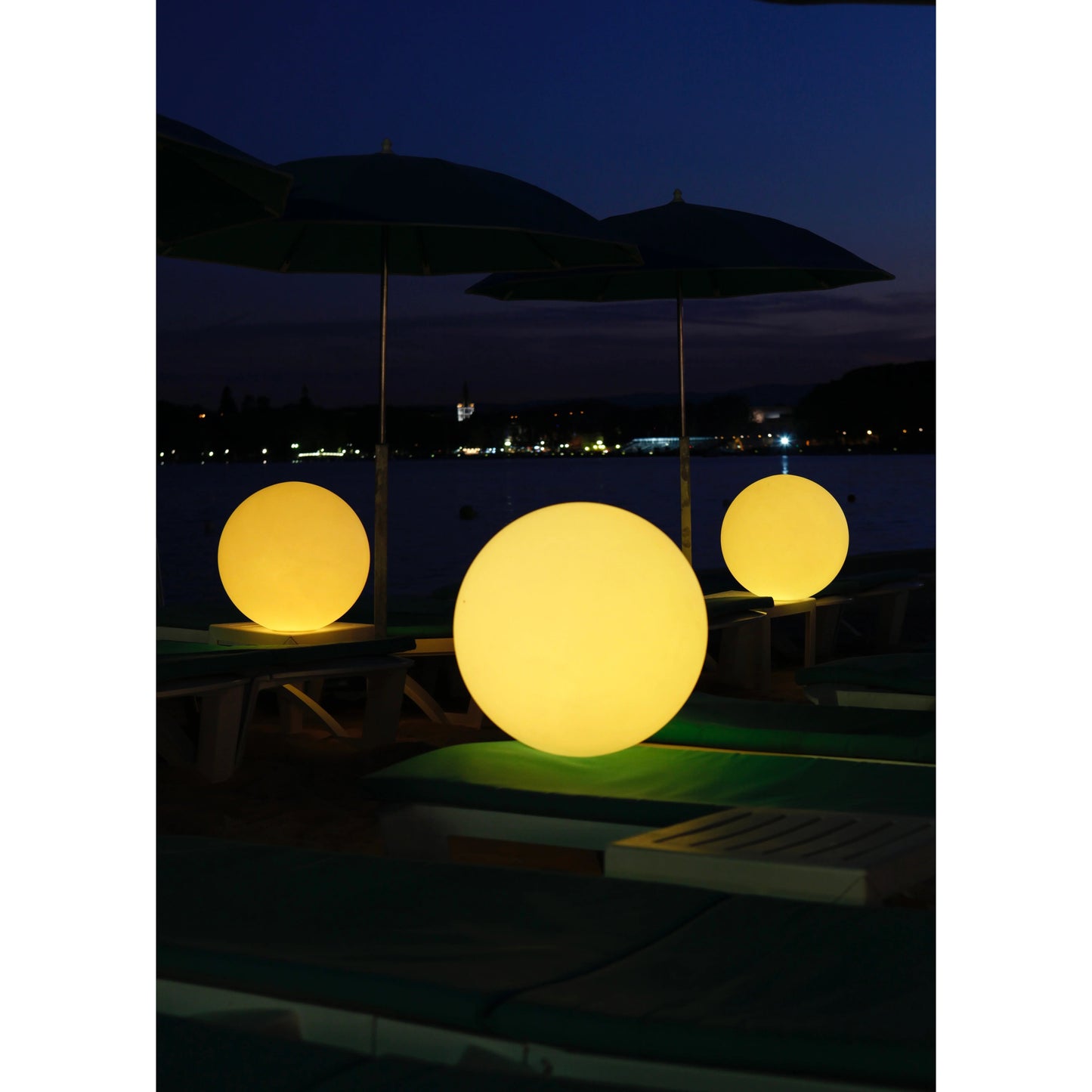 Smart and Green Globe 32" LED Lamp