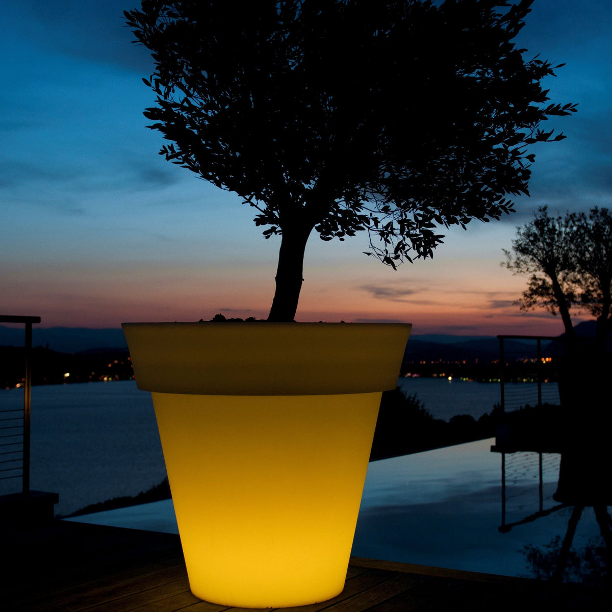 Smart and Green Gota 35" Pot LED Lamp