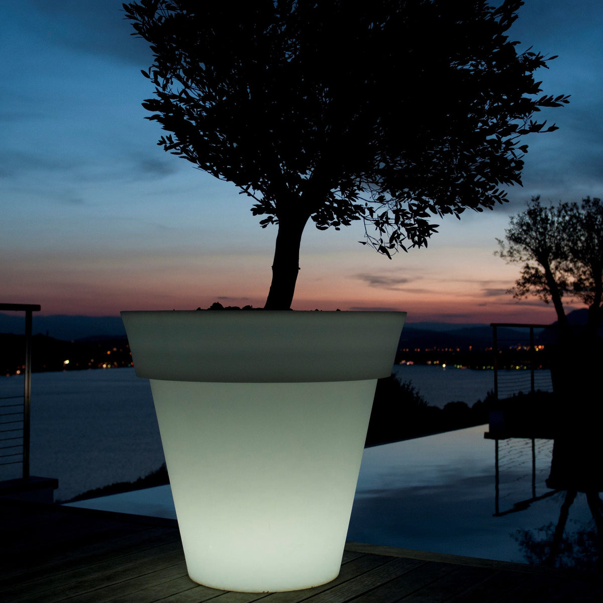 Smart and Green Gota 40" Pot LED Lamp