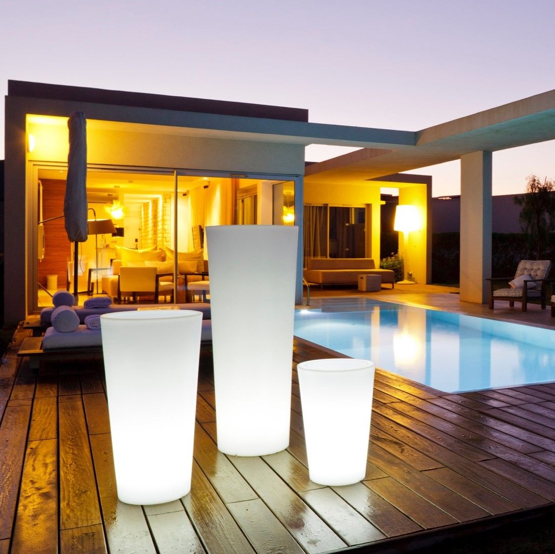 Smart and Green Tango 43" LED Lamp