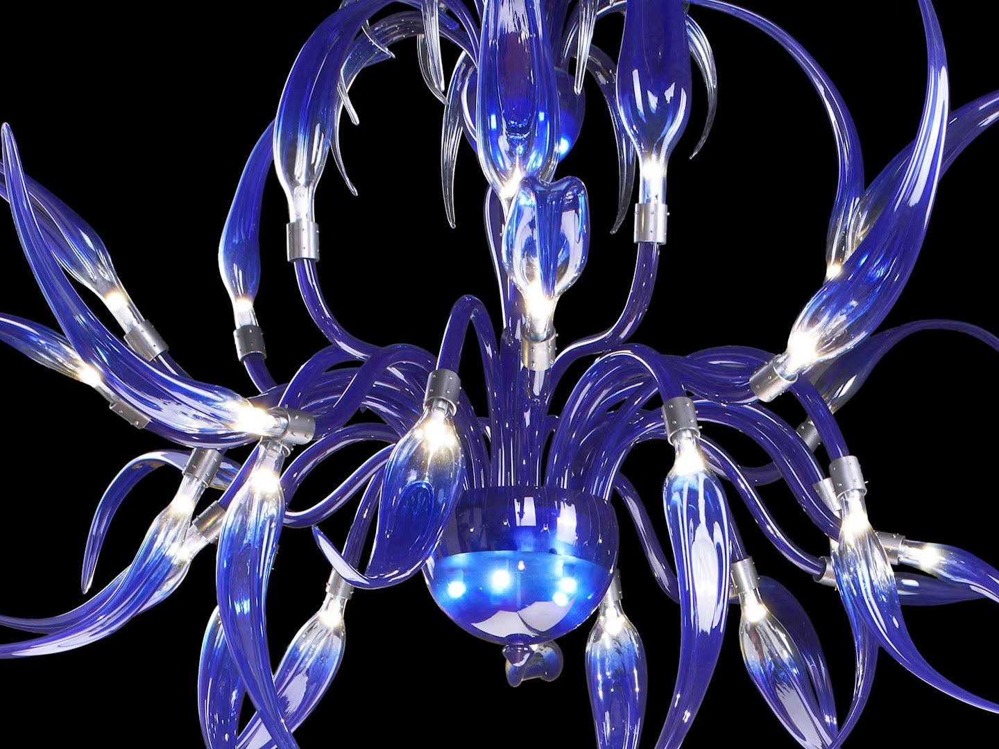 Vetreria Artistica Rosa Ali di Gabbiano 40-Lights Blue Crystal Gradient Glass Chandelier