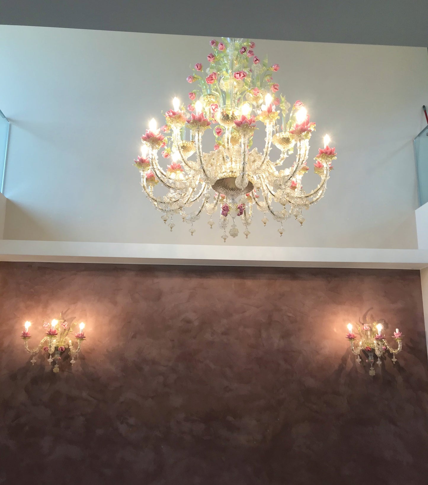 Vetreria Artistica Rosa Fior di loto 24-Lights Pink and Green Murano Glass Chandelier