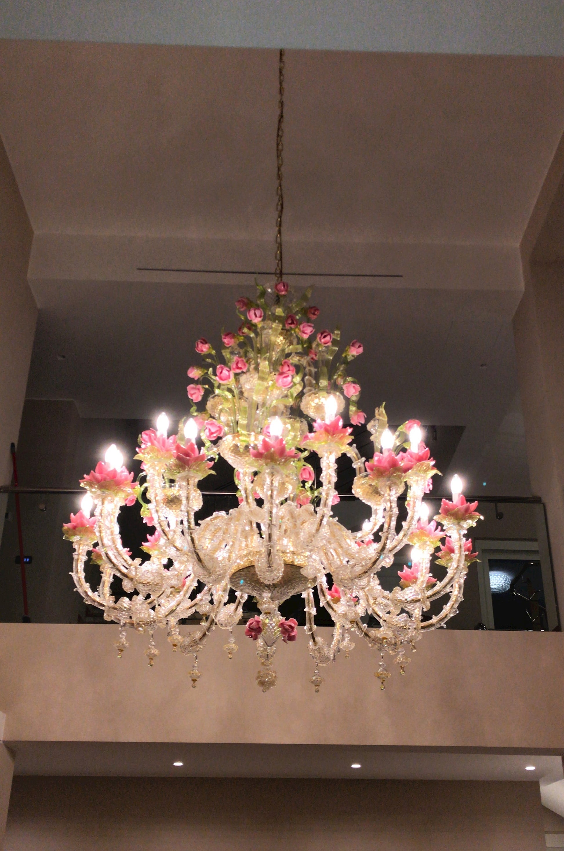 Vetreria Artistica Rosa Fior di loto 24-Lights Pink and Green Murano Glass Chandelier