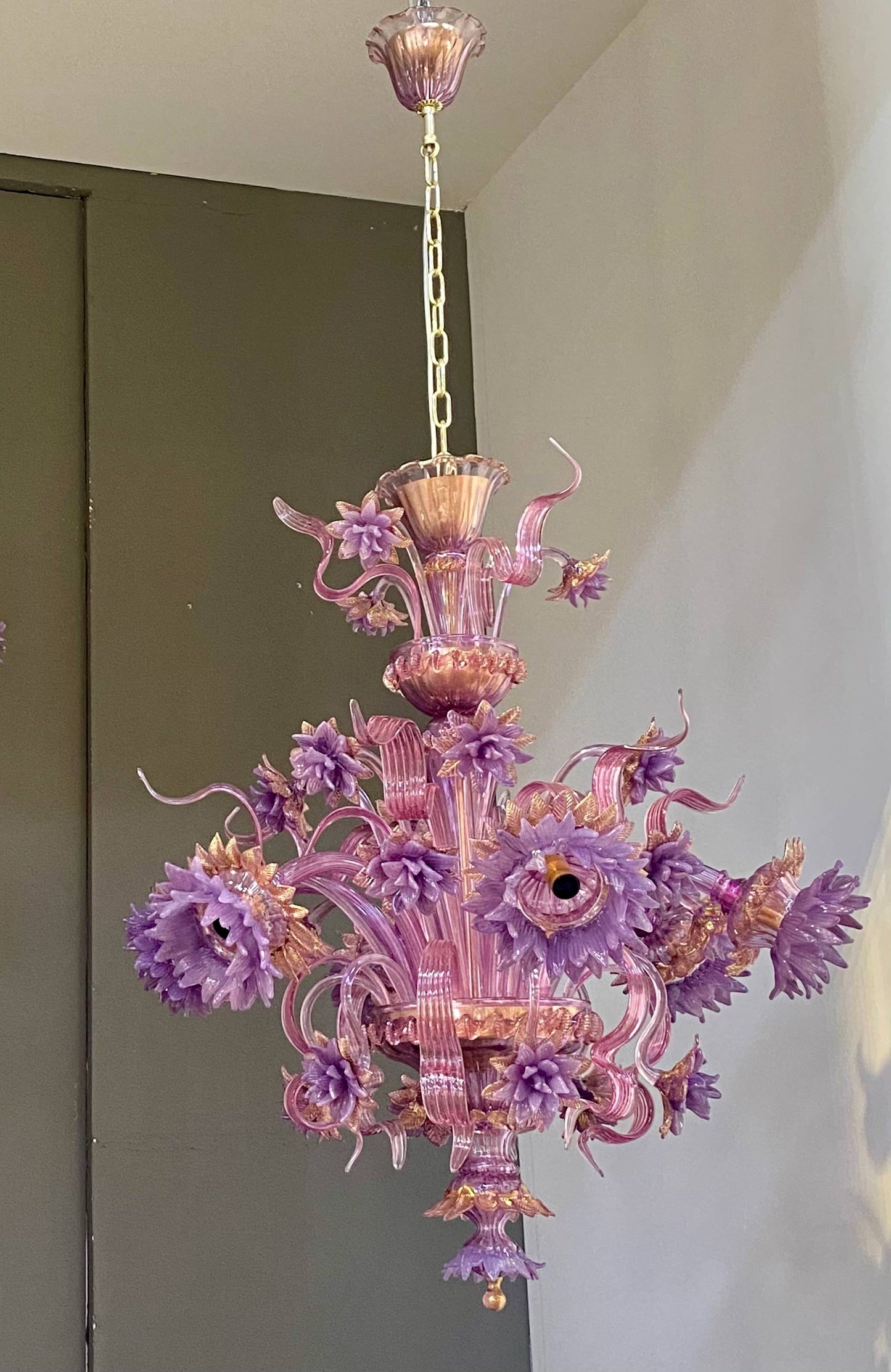 Vetreria Artistica Rosa Floren 6-Lights Amethyst Base and Flower Accent With Gold Details Glass Chandelier