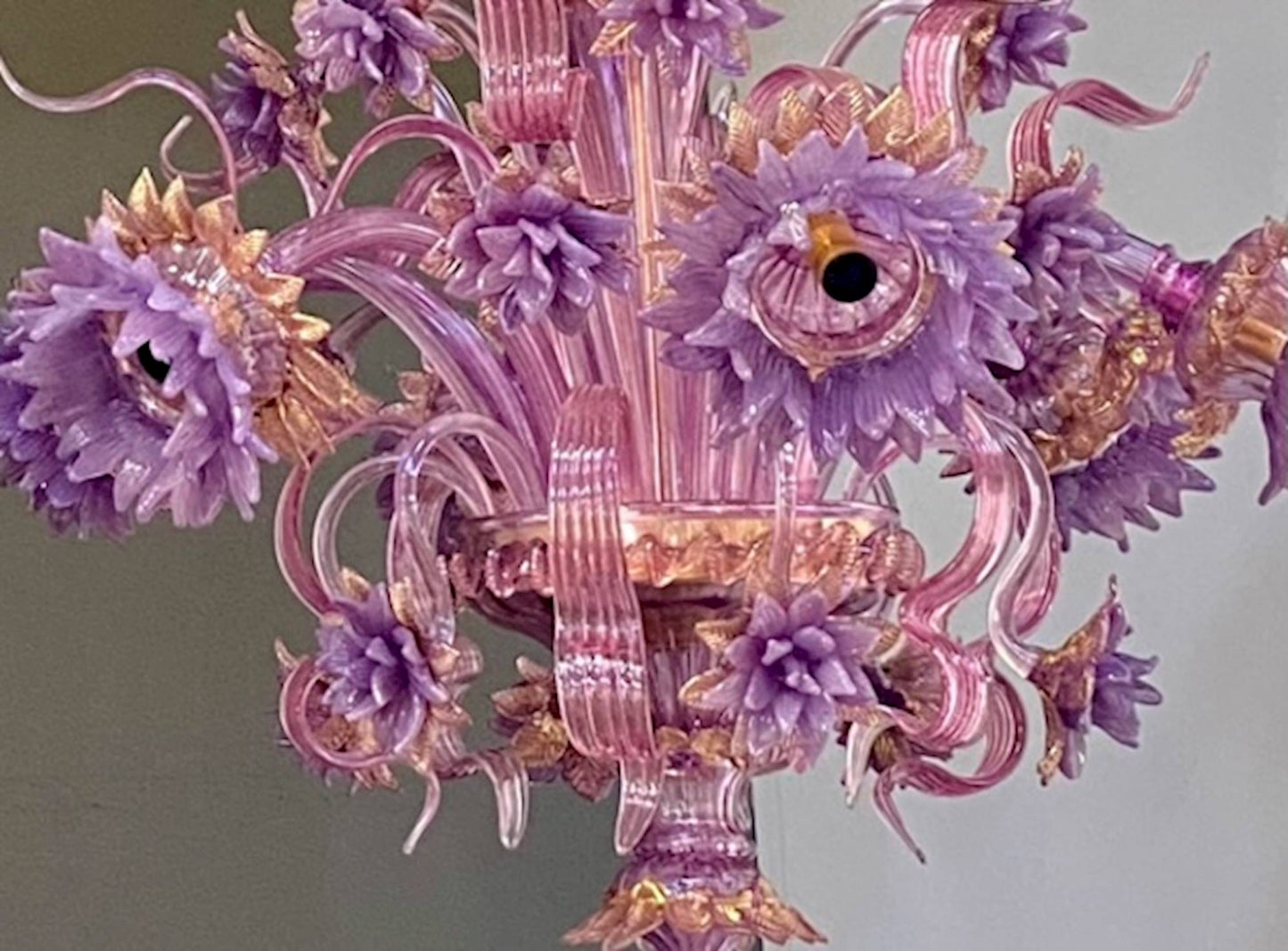 Vetreria Artistica Rosa Floren 6-Lights Amethyst Base and Flower Accent With Gold Details Glass Chandelier