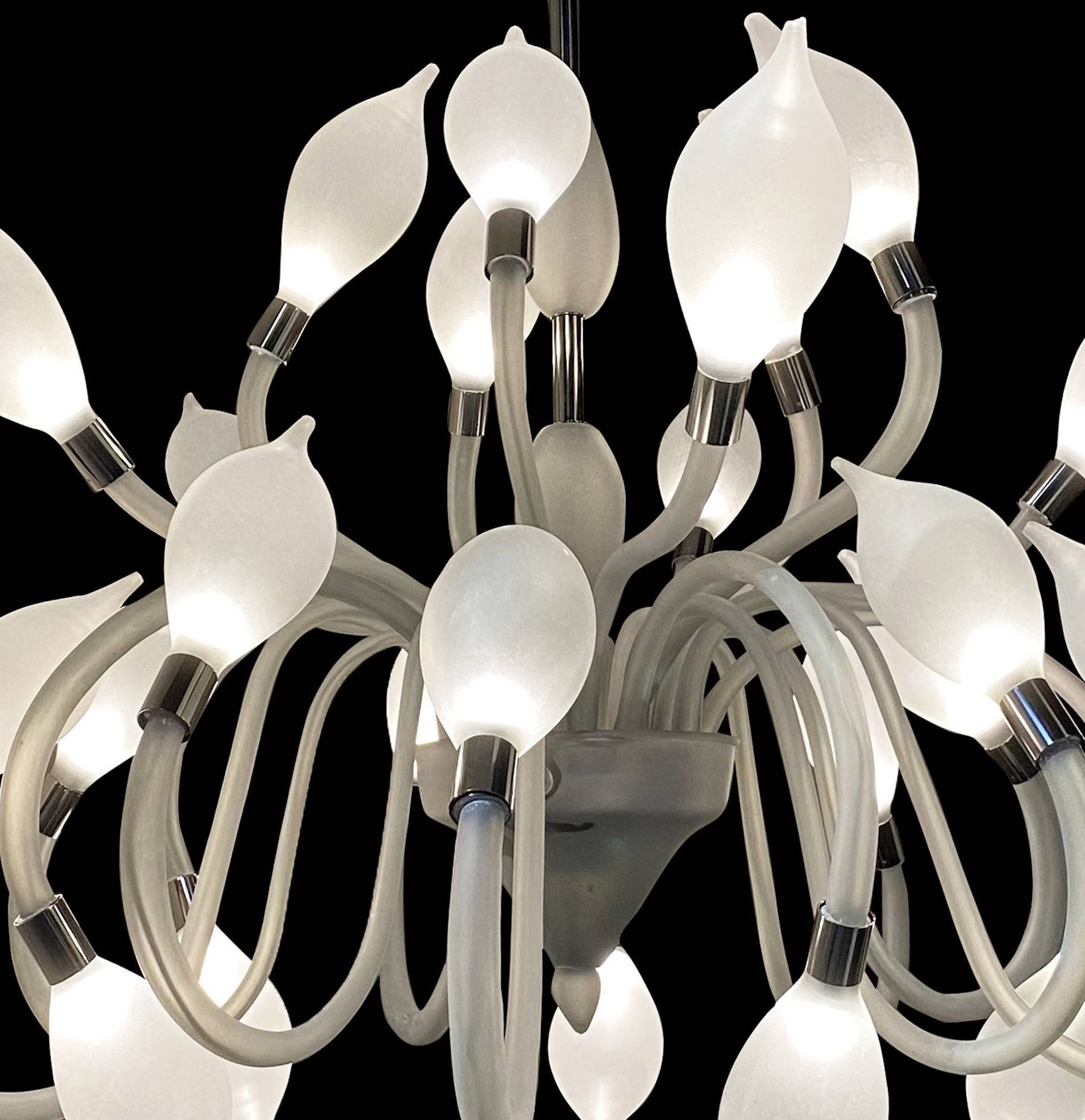 Vetreria Artistica Rosa Gocce di Rugiada 32-Lights Gray Base With White Frosted Shade Glass Chandelier
