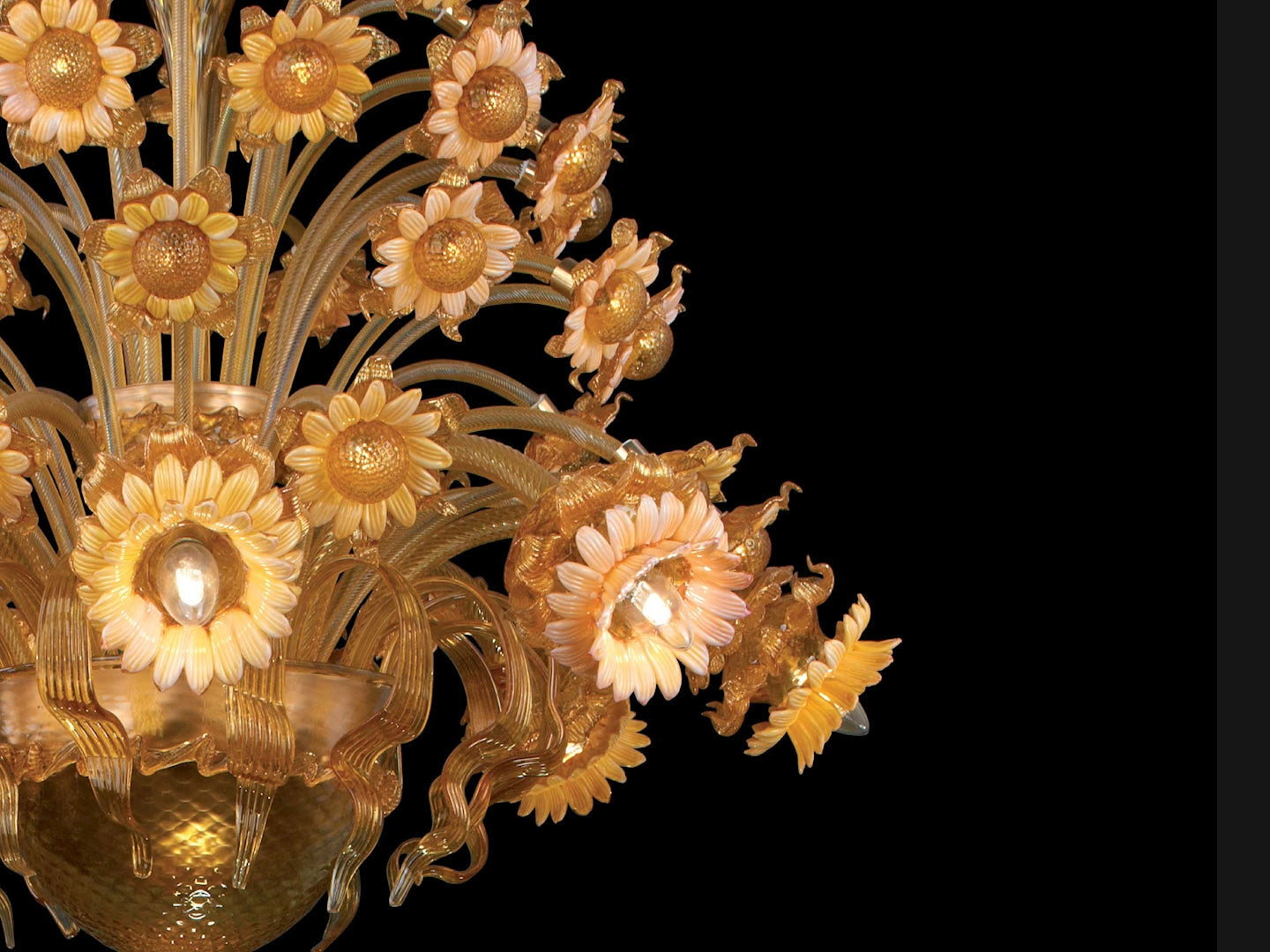 Vetreria Artistica Rosa Jennifer 8-Lights Smoky 24 Carat Gold Trim With Amber Cups and Flower Accent Glass Chandelier
