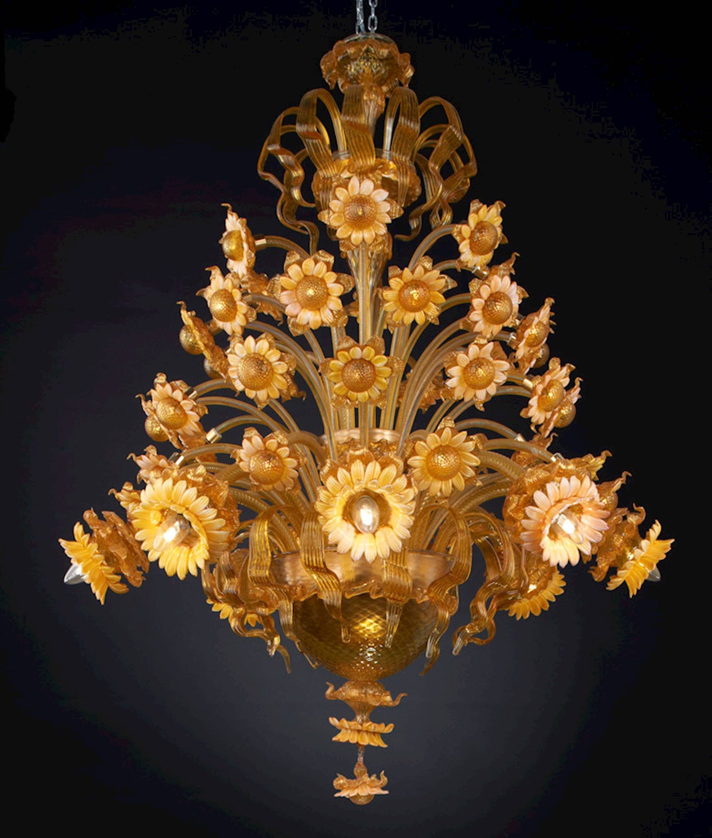 Vetreria Artistica Rosa Jennifer 8-Lights Smoky 24 Carat Gold Trim With Amber Cups and Flower Accent Glass Chandelier