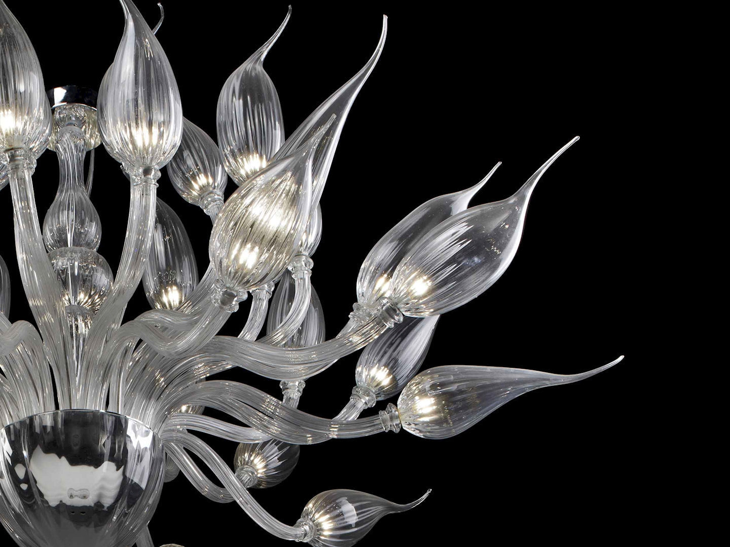Vetreria Artistica Rosa Sospiro 32-Lights Pure Flamed Glass Chandelier