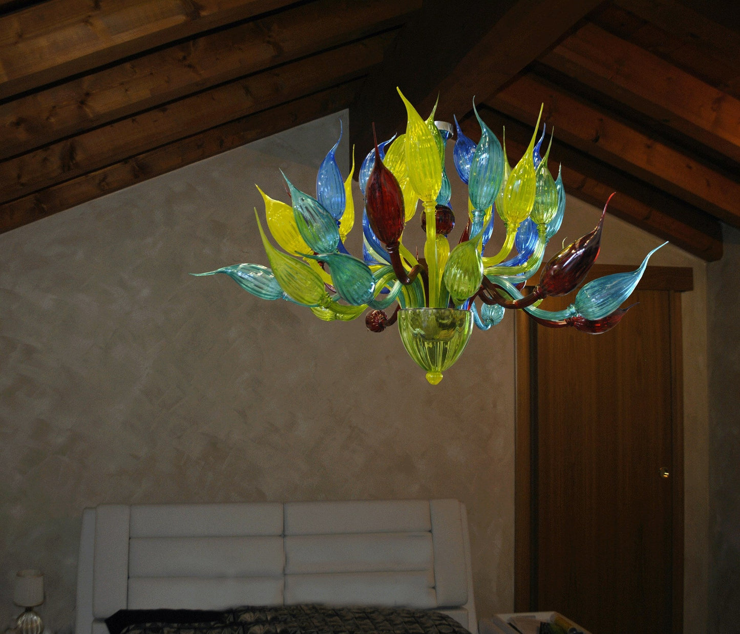 Vetreria Artistica Rosa Sospiro 32-Lights Pure Flamed Glass Chandelier