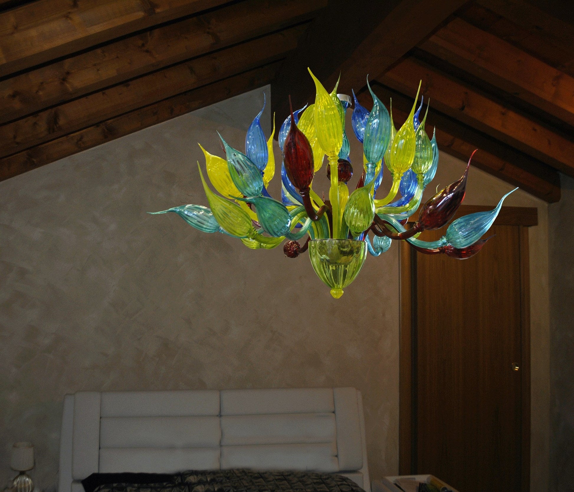 Vetreria Artistica Rosa Sospiro 32-Lights Pure Flamed Glass Chandelier