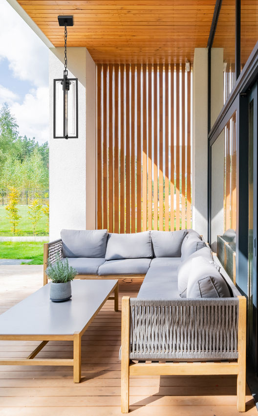 Z-Lite Aura 8" 1-Light Black Aluminum Outdoor Chain Mount Ceiling Fixture With Clear Ribbed Glass Shade